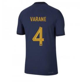 Virallinen pelipaita Ranska Raphael Varane 4 Koti World Cup 2022 Lyhythihainen - Miesten